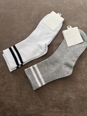 Two-Pack Women's Crew Socks in White & Gray